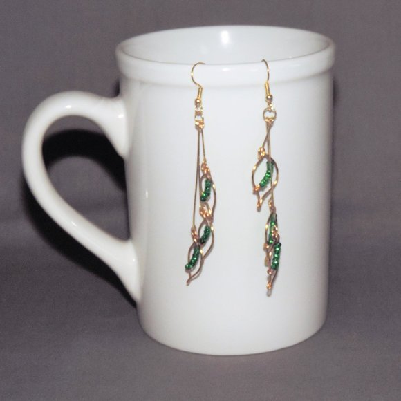 Handcrafted gold and green dangle earrings - Picture 1 of 3